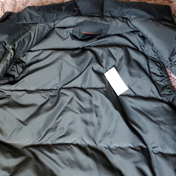 Banana Republic Down Vest - Picture 2 of 10